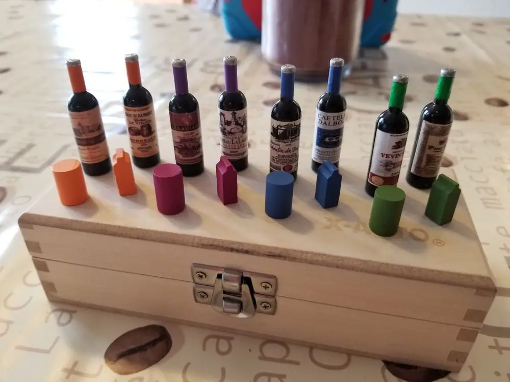 Mini wine bottles to replace the residual payment and victory point tokens.