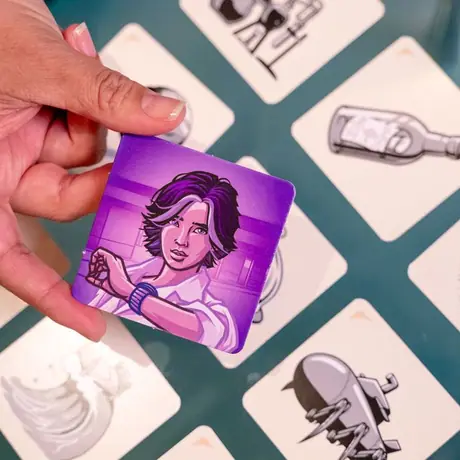 Codenames: Pictures, lifestyle photo