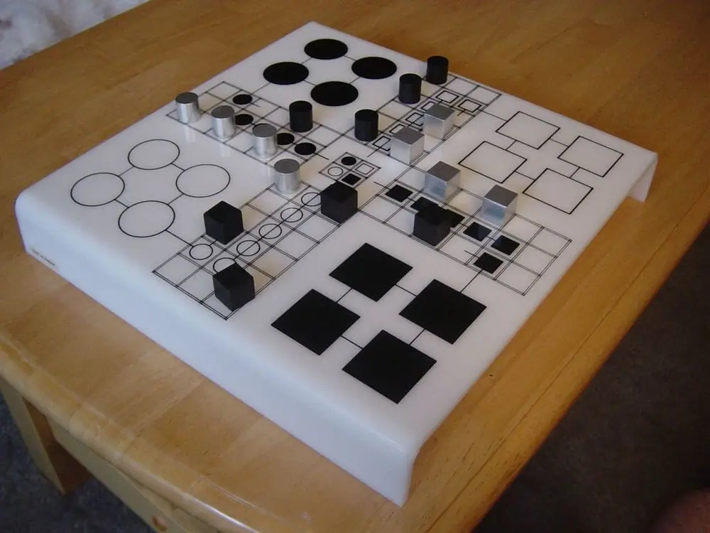 A minimalistic Ludo board, probably from the 60's or 70's.