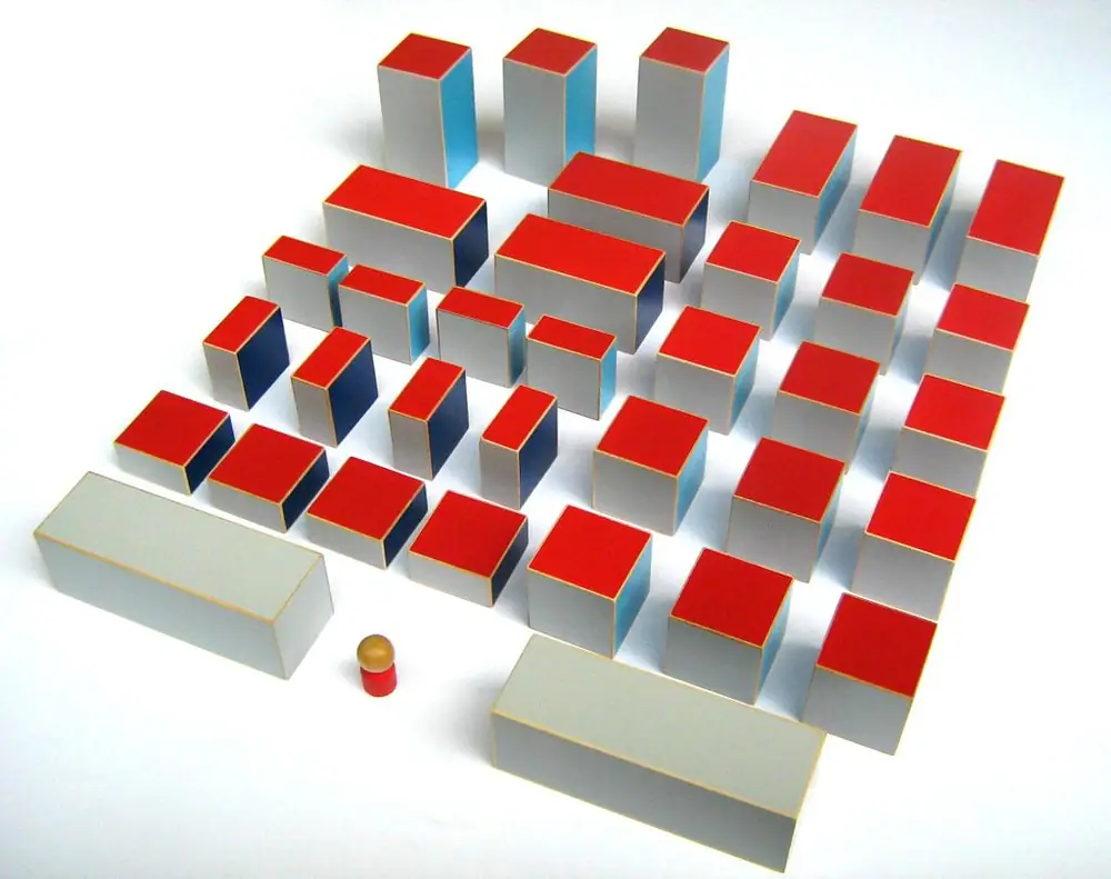 Red pawn can climb on all red or grey (neutral) surfaces. The other players` colours follow the same pattern on the blocks.