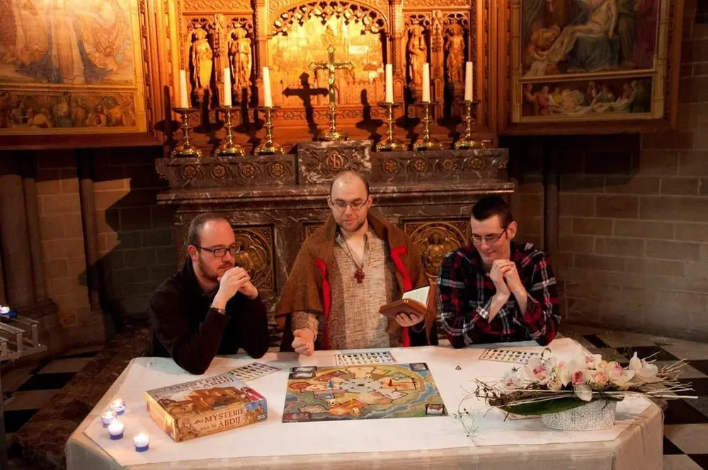 With the 5th anniversary of our gamingclub, we published theme-pictures for a calendar. This is our "Mysterie van de abdij"-shot (with Dutch subtitle "Mysterie van de abdij... God zag het, maar wil het niet zeggen")